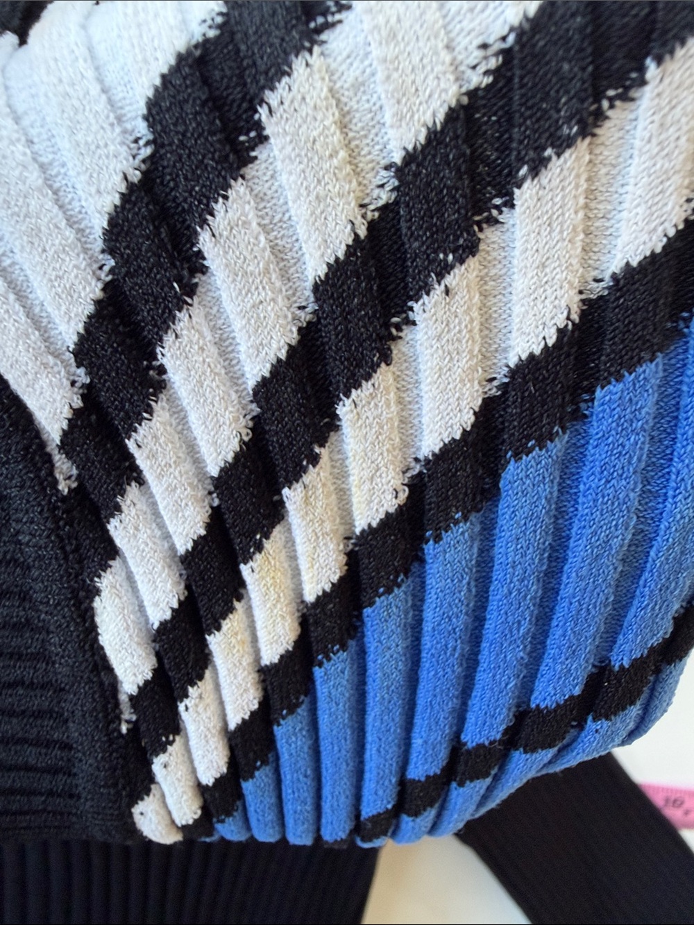 Versace Color Block Ribbed Knit V-Neck S/M - Picture 9 of 10